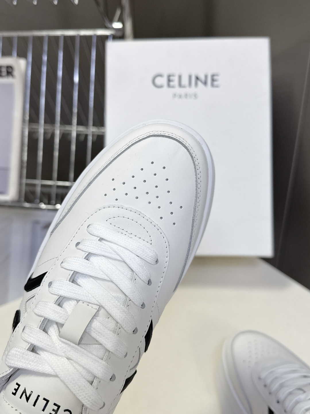 CELINE思琳春夏最新款厚底小白鞋 休闲鞋 超多明星网红种草 Lisa同款轻奢风格的小白鞋 简单舒服，