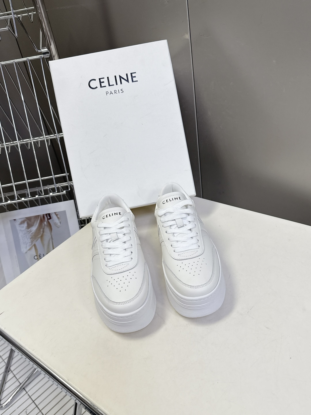 CELINE思琳春夏最新款厚底小白鞋 休闲鞋 超多明星网红种草 Lisa同款轻奢风格的小白鞋 简单舒服，