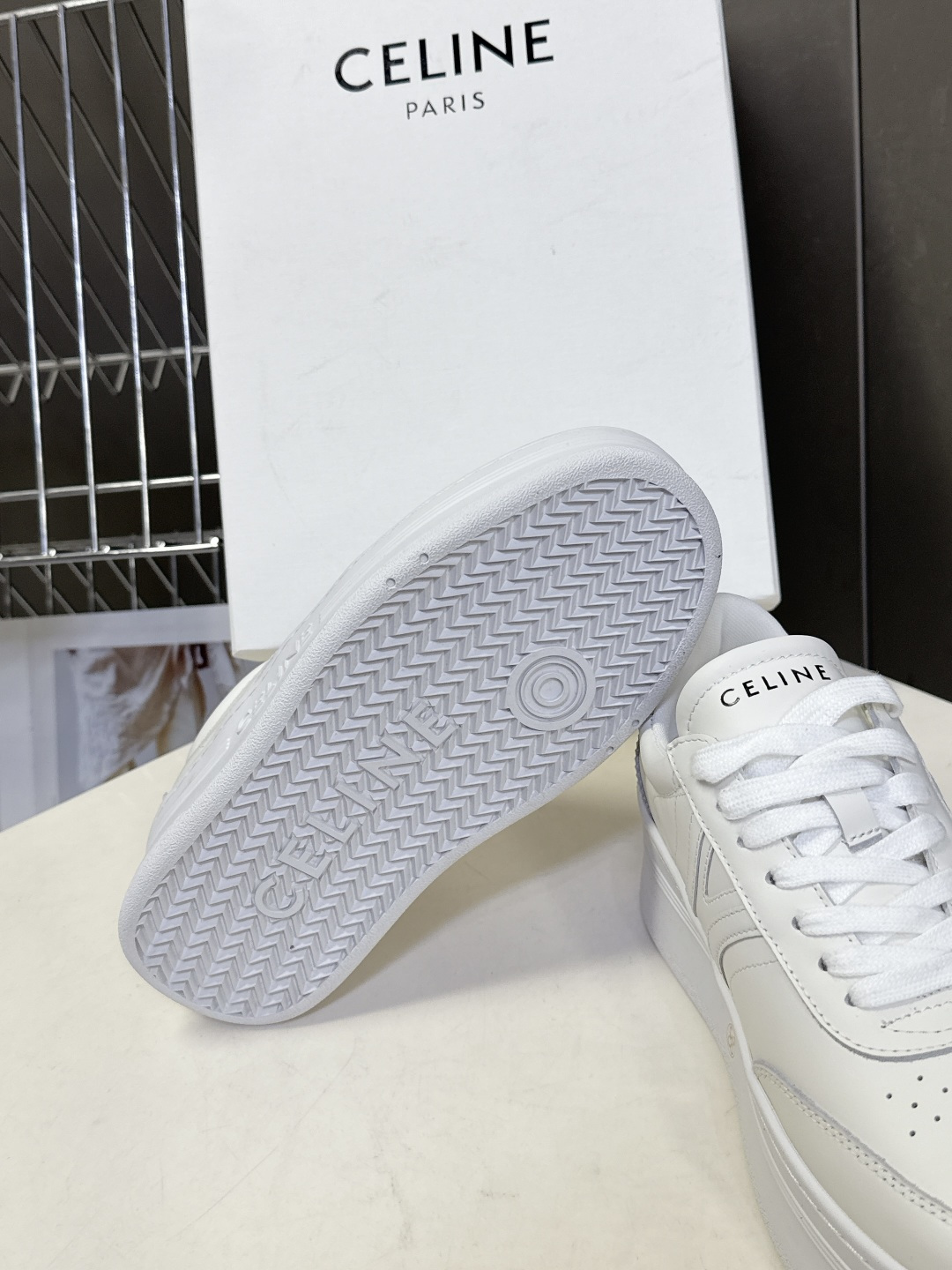 CELINE思琳春夏最新款厚底小白鞋 休闲鞋 超多明星网红种草 Lisa同款轻奢风格的小白鞋 简单舒服，