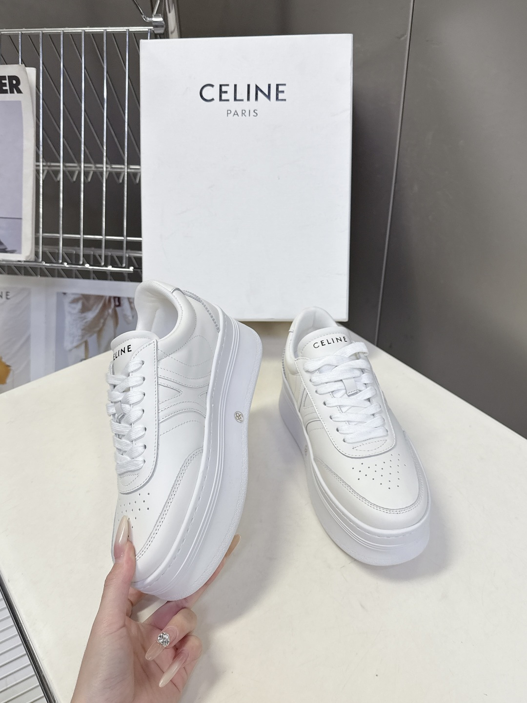 CELINE思琳春夏最新款厚底小白鞋 休闲鞋 超多明星网红种草 Lisa同款轻奢风格的小白鞋 简单舒服，