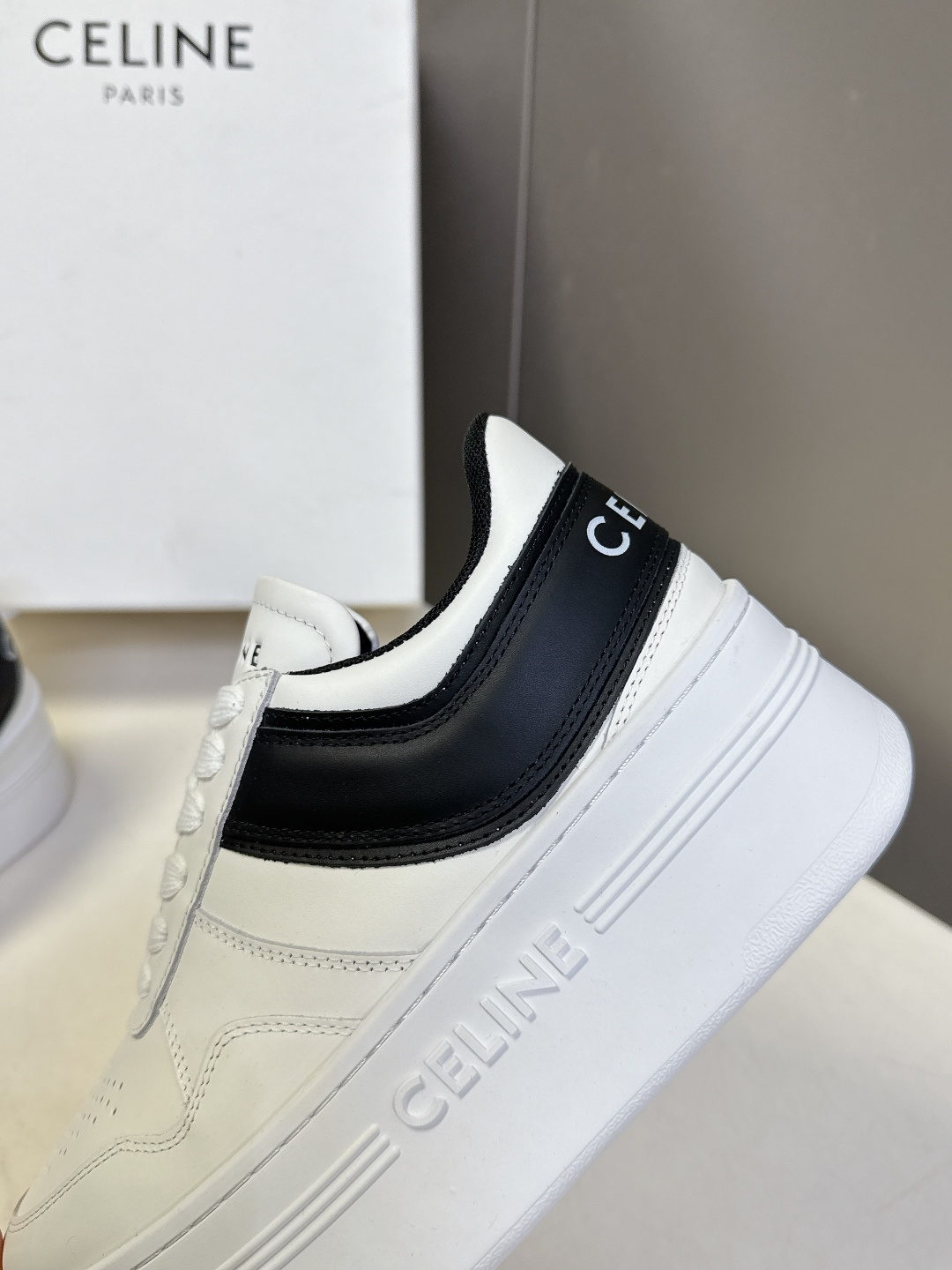 CELINE思琳春夏最新款厚底小白鞋 休闲鞋 超多明星网红种草 Lisa同款轻奢风格的小白鞋 简单舒服，