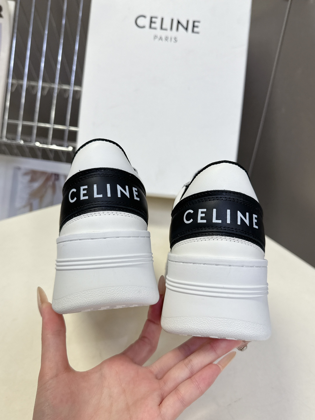 CELINE思琳春夏最新款厚底小白鞋 休闲鞋 超多明星网红种草 Lisa同款轻奢风格的小白鞋 简单舒服，