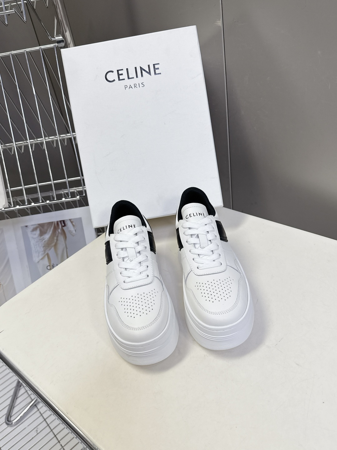 CELINE思琳春夏最新款厚底小白鞋 休闲鞋 超多明星网红种草 Lisa同款轻奢风格的小白鞋 简单舒服，