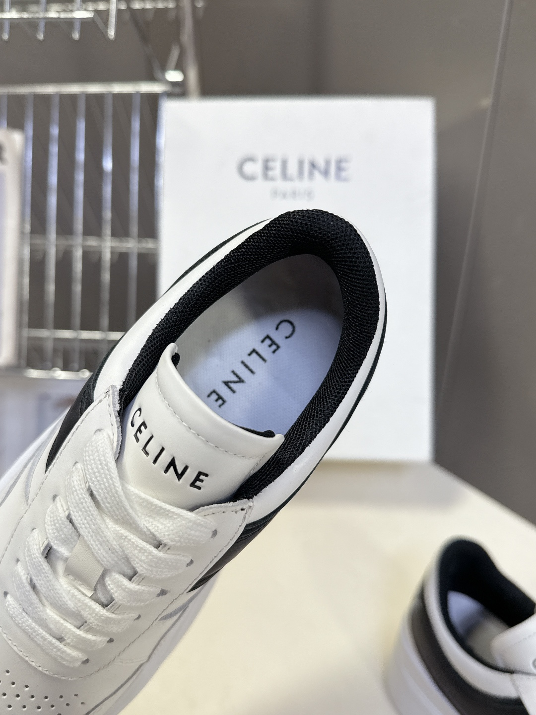 CELINE思琳春夏最新款厚底小白鞋 休闲鞋 超多明星网红种草 Lisa同款轻奢风格的小白鞋 简单舒服，