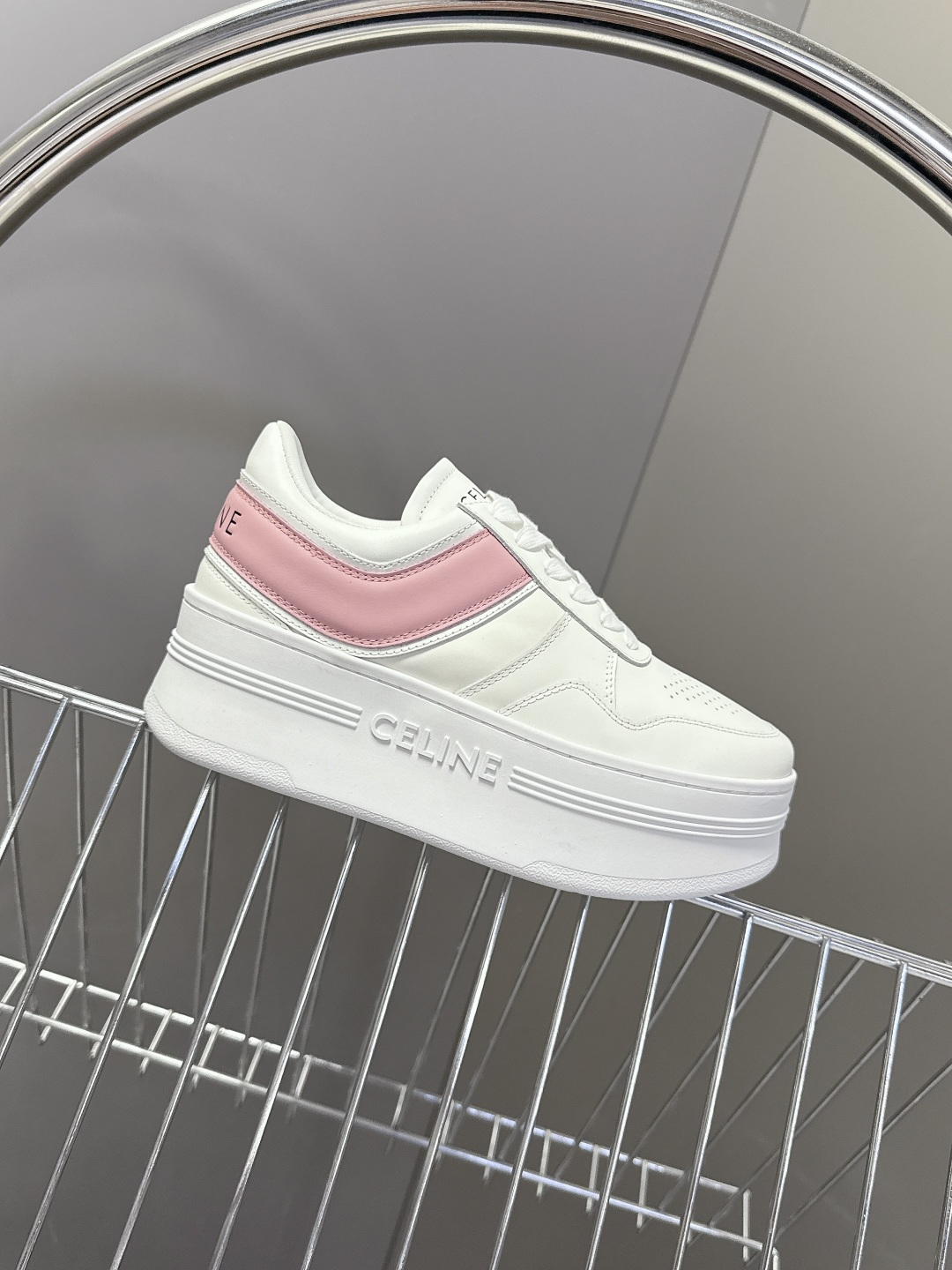 CELINE思琳春夏最新款厚底小白鞋 休闲鞋 超多明星网红种草 Lisa同款轻奢风格的小白鞋 简单舒服，