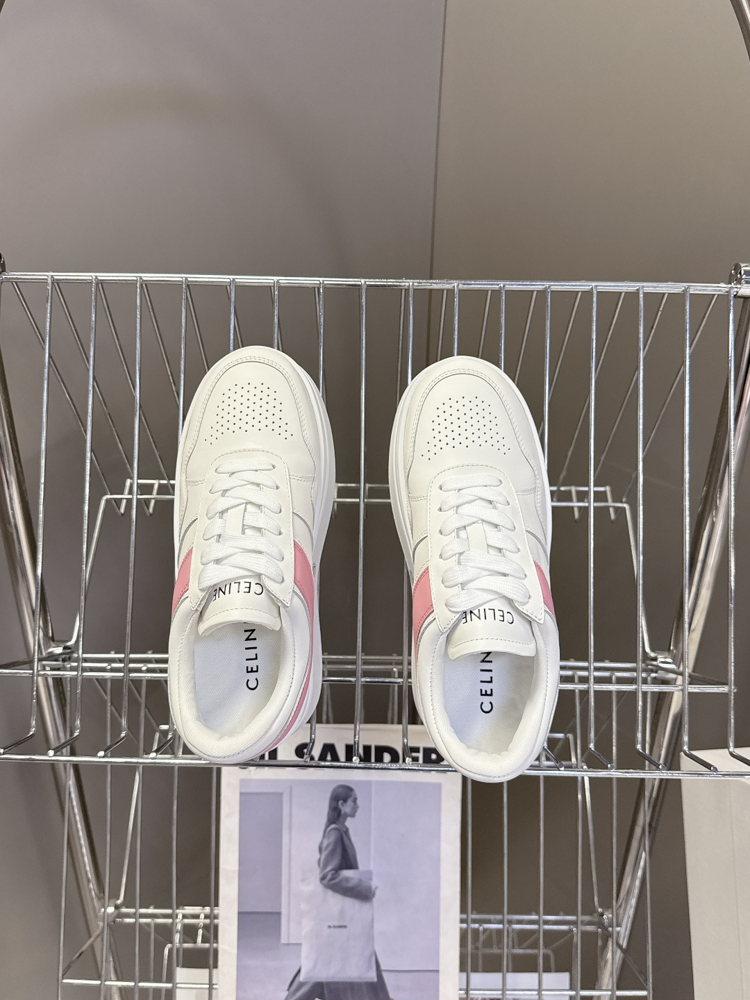 CELINE思琳春夏最新款厚底小白鞋 休闲鞋 超多明星网红种草 Lisa同款轻奢风格的小白鞋 简单舒服，