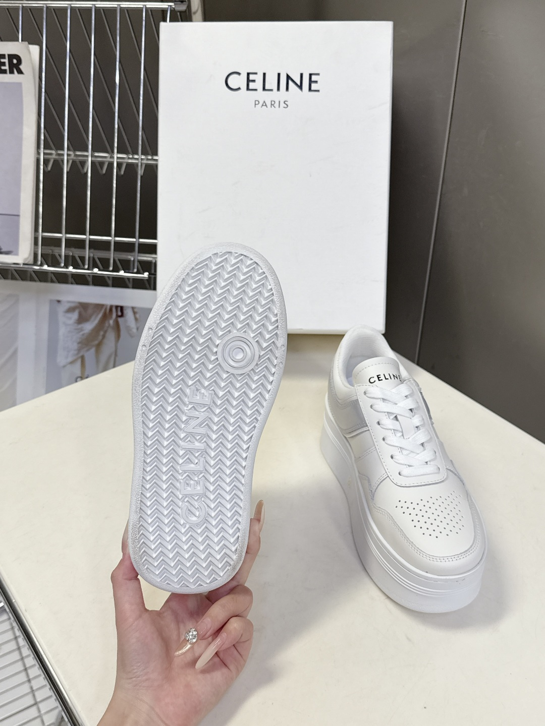 CELINE思琳春夏最新款厚底小白鞋 休闲鞋 超多明星网红种草 Lisa同款轻奢风格的小白鞋 简单舒服，