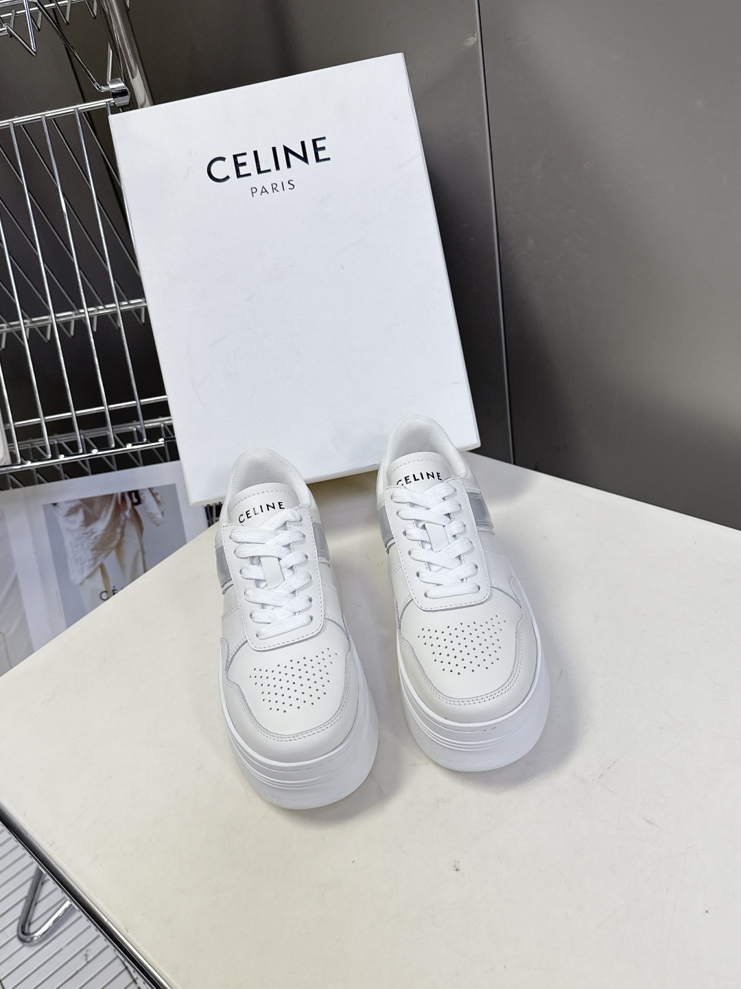 CELINE思琳春夏最新款厚底小白鞋 休闲鞋 超多明星网红种草 Lisa同款轻奢风格的小白鞋 简单舒服，