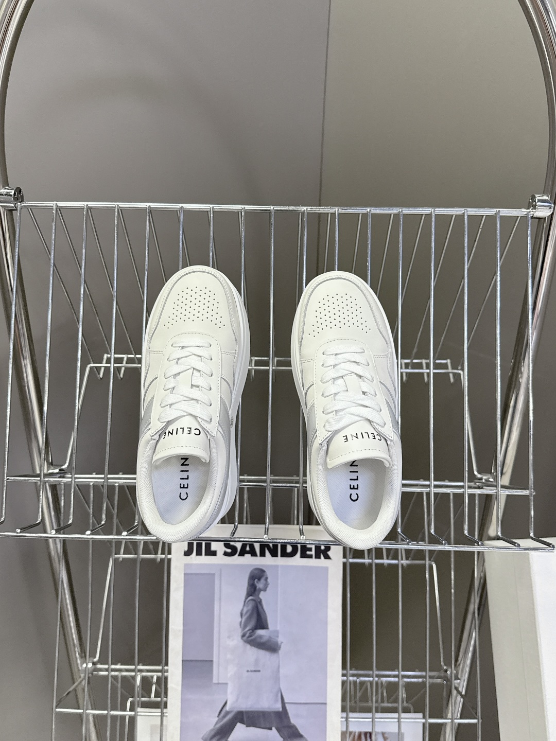 CELINE思琳春夏最新款厚底小白鞋 休闲鞋 超多明星网红种草 Lisa同款轻奢风格的小白鞋 简单舒服，