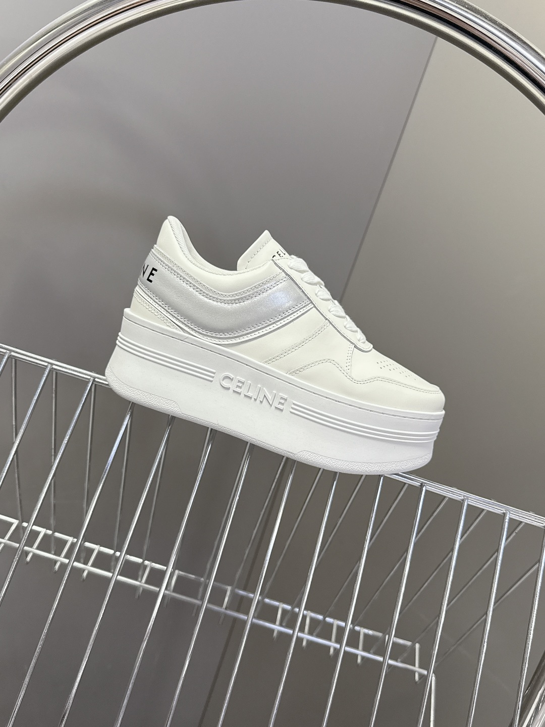 CELINE思琳春夏最新款厚底小白鞋 休闲鞋 超多明星网红种草 Lisa同款轻奢风格的小白鞋 简单舒服，