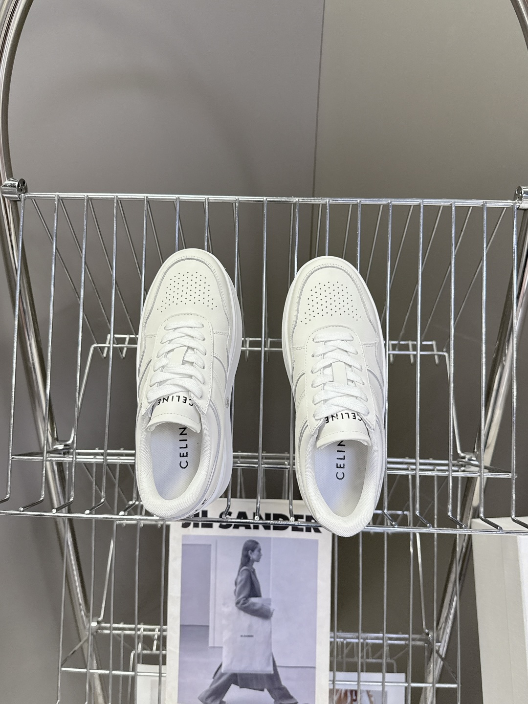 CELINE思琳春夏最新款厚底小白鞋 休闲鞋 超多明星网红种草 Lisa同款轻奢风格的小白鞋 简单舒服，