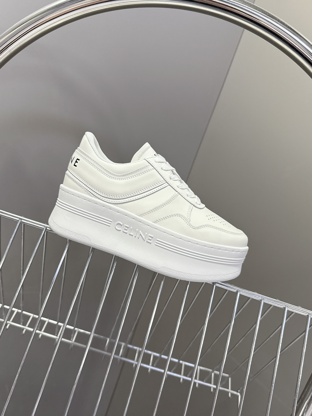 CELINE思琳春夏最新款厚底小白鞋 休闲鞋 超多明星网红种草 Lisa同款轻奢风格的小白鞋 简单舒服，