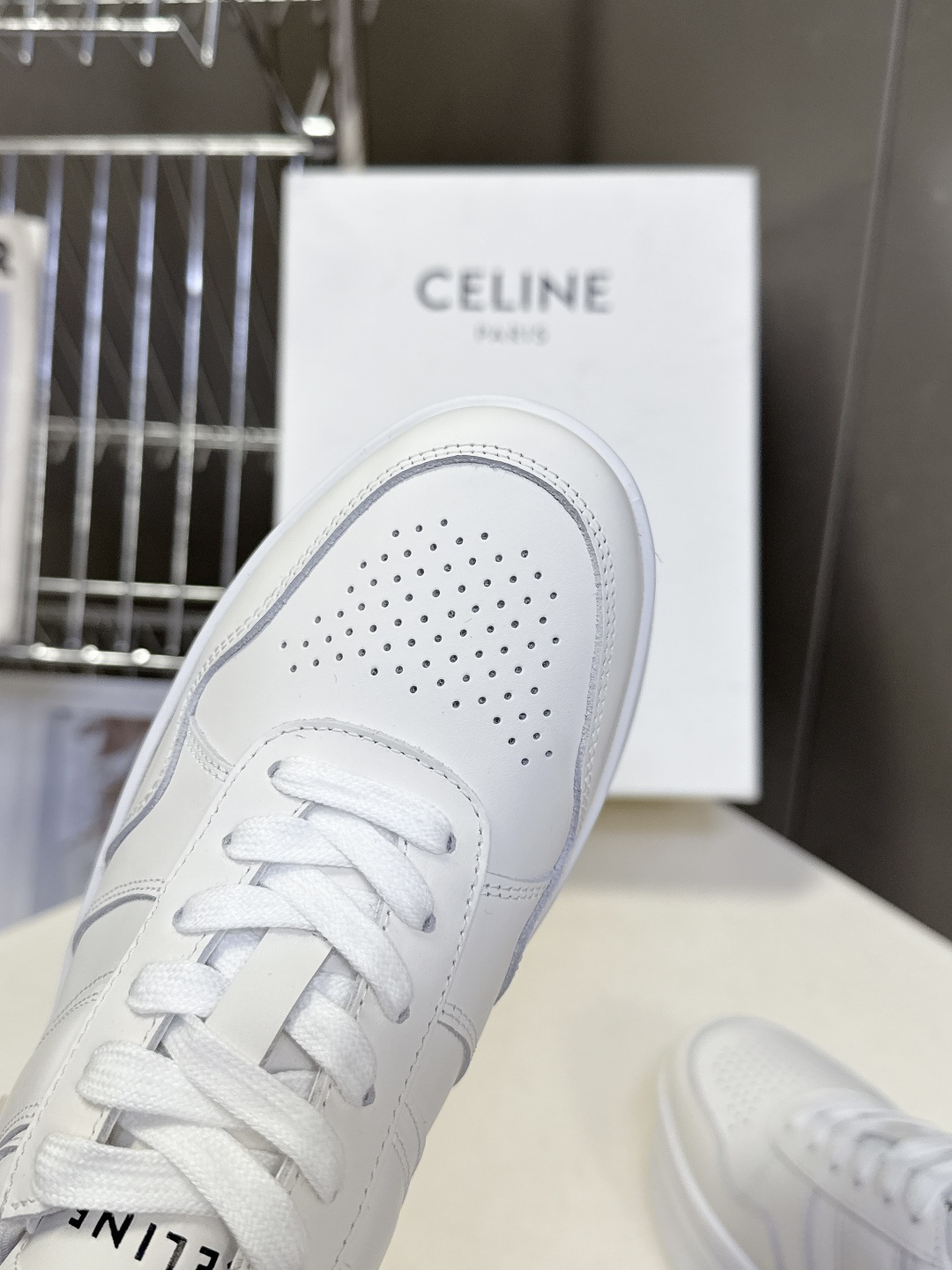 CELINE思琳春夏最新款厚底小白鞋 休闲鞋 超多明星网红种草 Lisa同款轻奢风格的小白鞋 简单舒服，