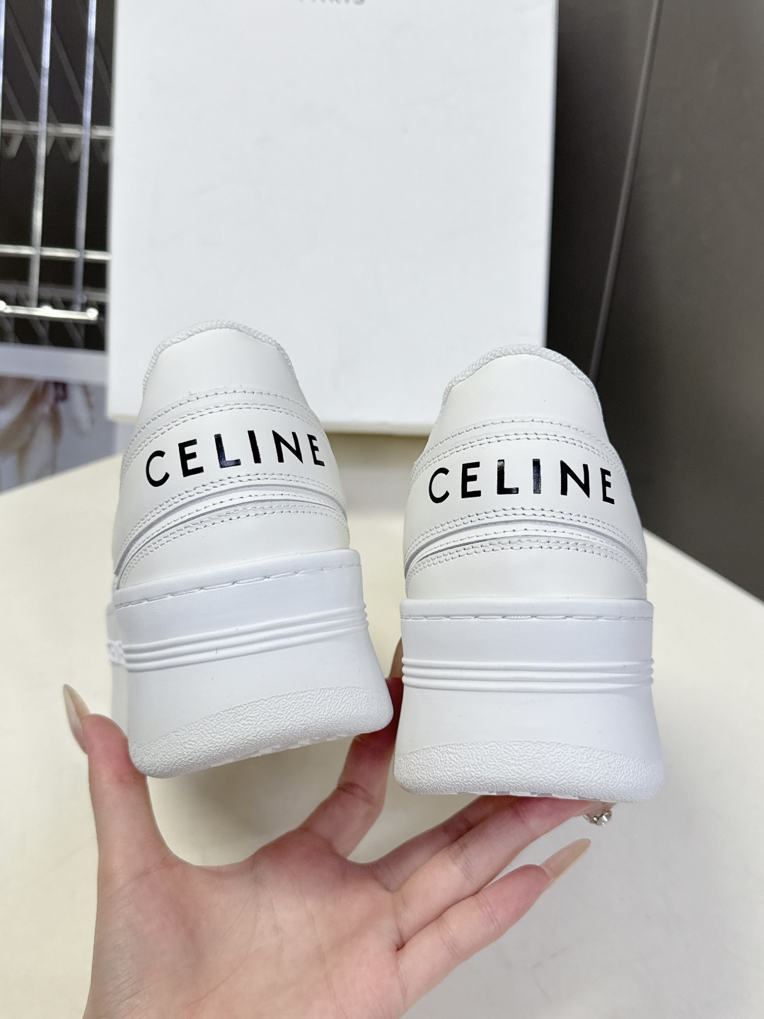 CELINE思琳春夏最新款厚底小白鞋 休闲鞋 超多明星网红种草 Lisa同款轻奢风格的小白鞋 简单舒服，