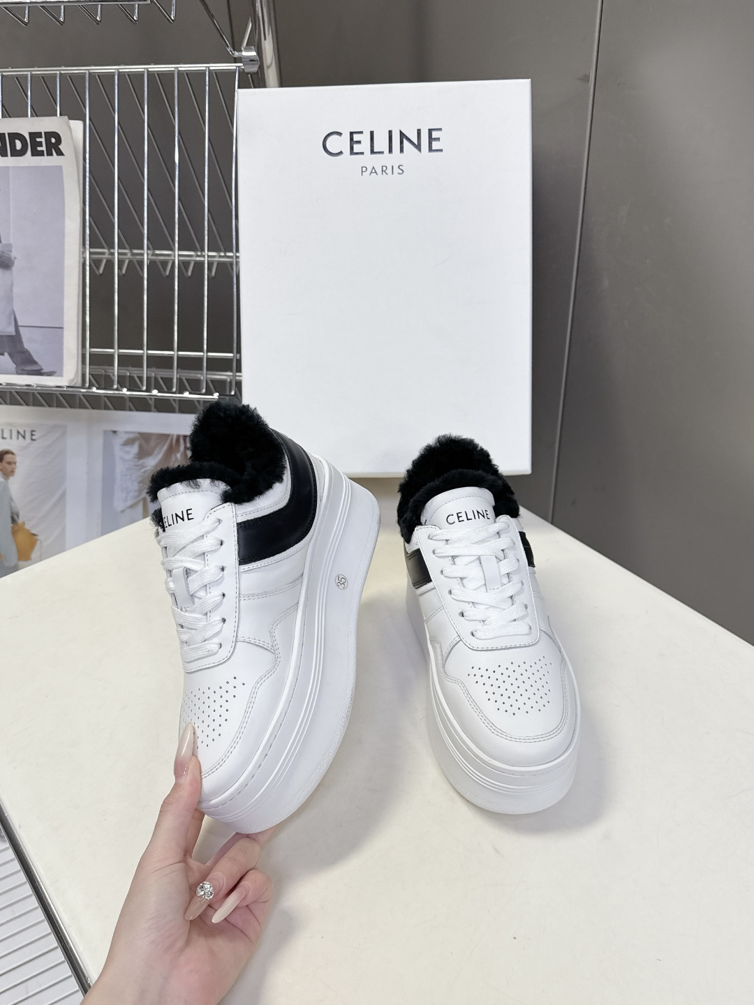CELINE思琳秋冬最新款厚底小白鞋 毛毛鞋 休闲鞋 超多明星网红种草 Lisa同款轻奢风格的小白鞋 简