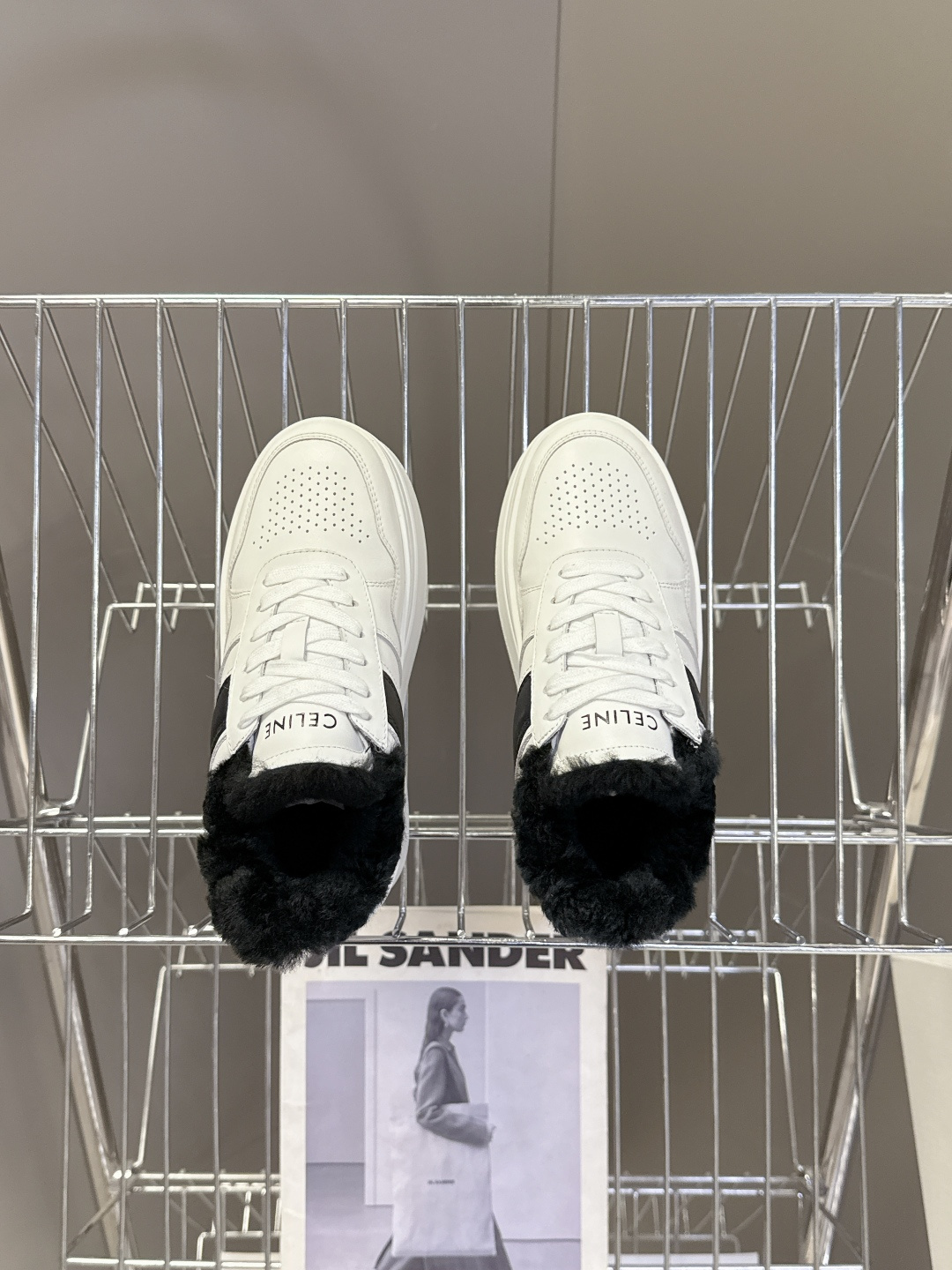 CELINE思琳秋冬最新款厚底小白鞋 毛毛鞋 休闲鞋 超多明星网红种草 Lisa同款轻奢风格的小白鞋 简