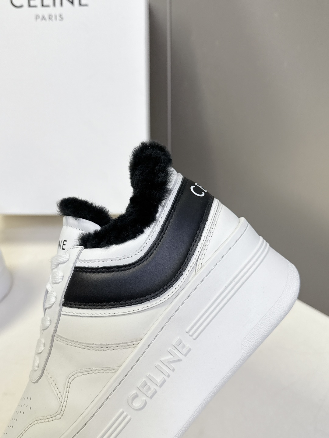 CELINE思琳秋冬最新款厚底小白鞋 毛毛鞋 休闲鞋 超多明星网红种草 Lisa同款轻奢风格的小白鞋 简