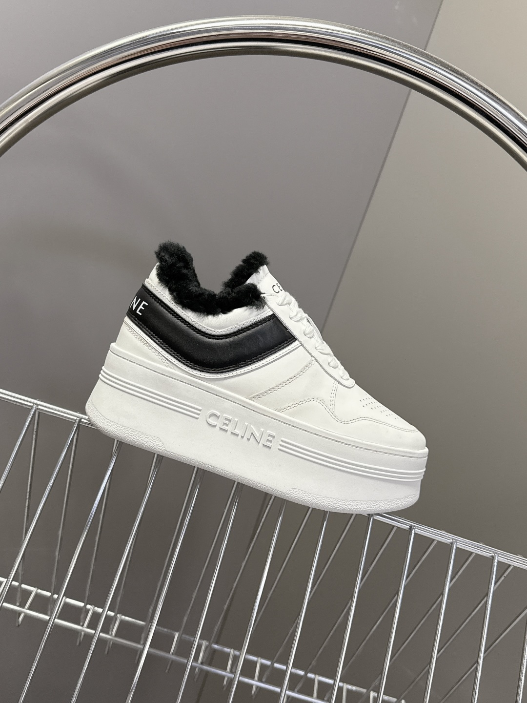 CELINE思琳秋冬最新款厚底小白鞋 毛毛鞋 休闲鞋 超多明星网红种草 Lisa同款轻奢风格的小白鞋 简