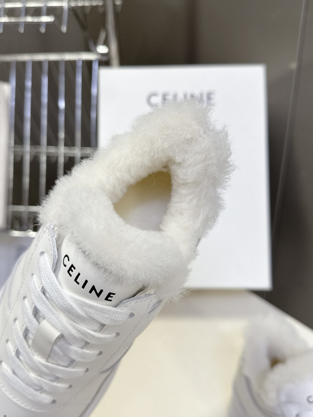CELINE思琳秋冬最新款厚底小白鞋 毛毛鞋 休闲鞋 超多明星网红种草 Lisa同款轻奢风格的小白鞋 简