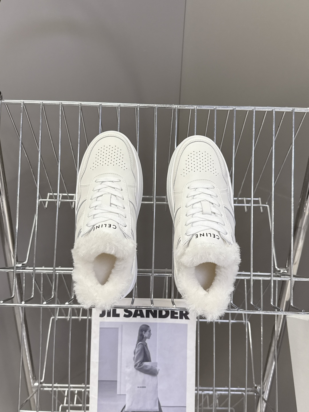 CELINE思琳秋冬最新款厚底小白鞋 毛毛鞋 休闲鞋 超多明星网红种草 Lisa同款轻奢风格的小白鞋 简