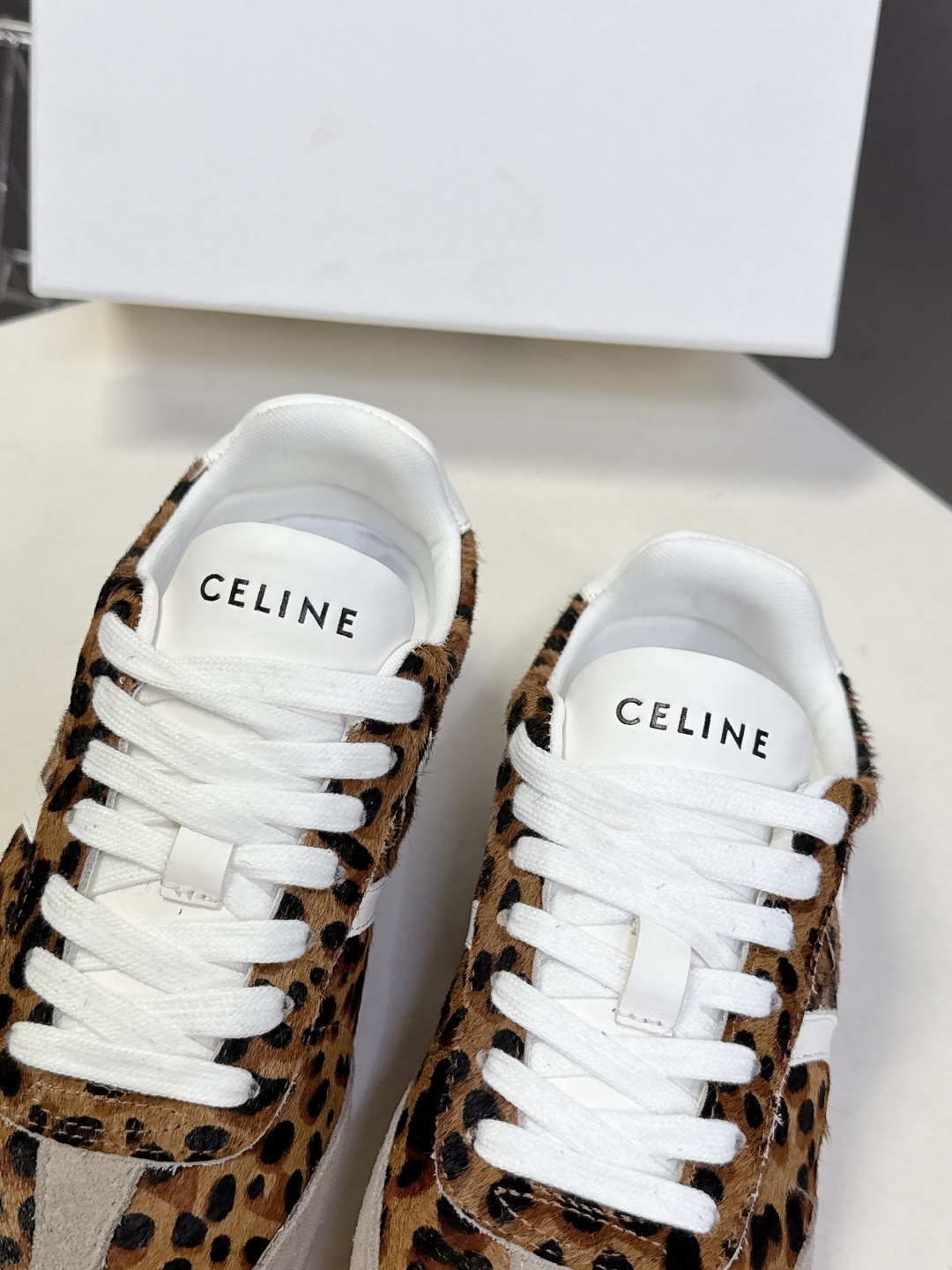 男装➕20 Celine思琳最新情侣款休闲鞋德训运动鞋 小白鞋，专柜7000RMB购入开发 充满街头感的