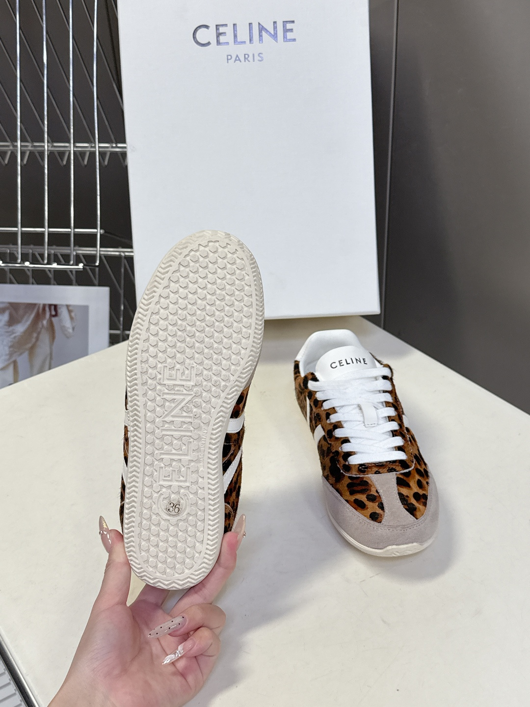 男装➕20 Celine思琳最新情侣款休闲鞋德训运动鞋 小白鞋，专柜7000RMB购入开发 充满街头感的