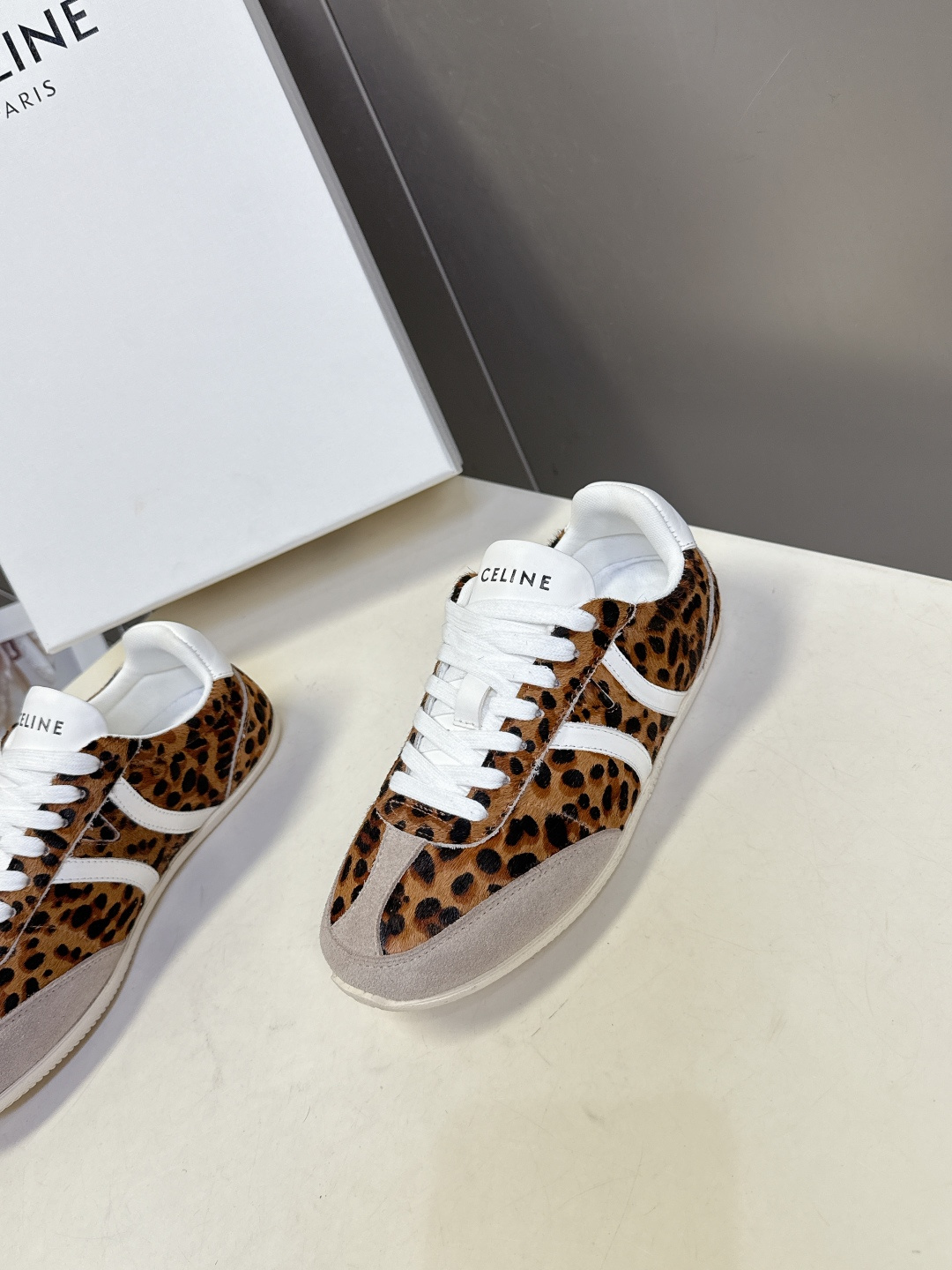男装➕20 Celine思琳最新情侣款休闲鞋德训运动鞋 小白鞋，专柜7000RMB购入开发 充满街头感的