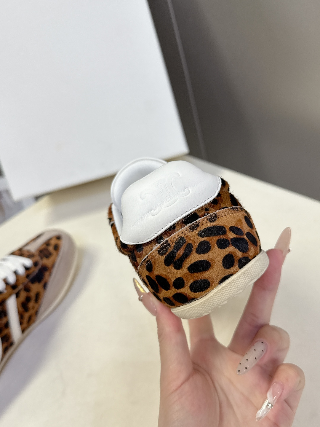 男装➕20 Celine思琳最新情侣款休闲鞋德训运动鞋 小白鞋，专柜7000RMB购入开发 充满街头感的