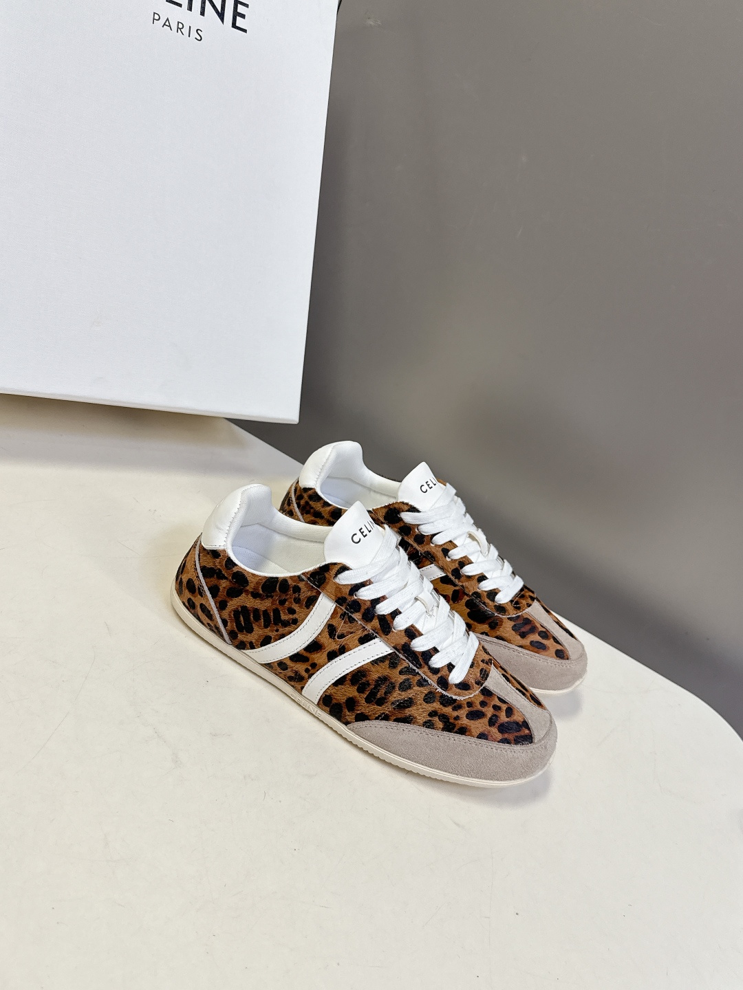 男装➕20 Celine思琳最新情侣款休闲鞋德训运动鞋 小白鞋，专柜7000RMB购入开发 充满街头感的