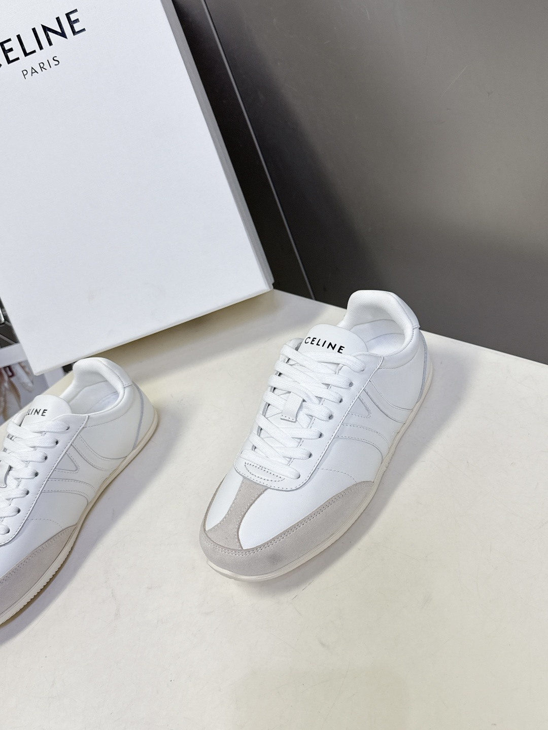 男装➕20 Celine思琳最新情侣款休闲鞋德训运动鞋 小白鞋，专柜7000RMB购入开发 充满街头感的