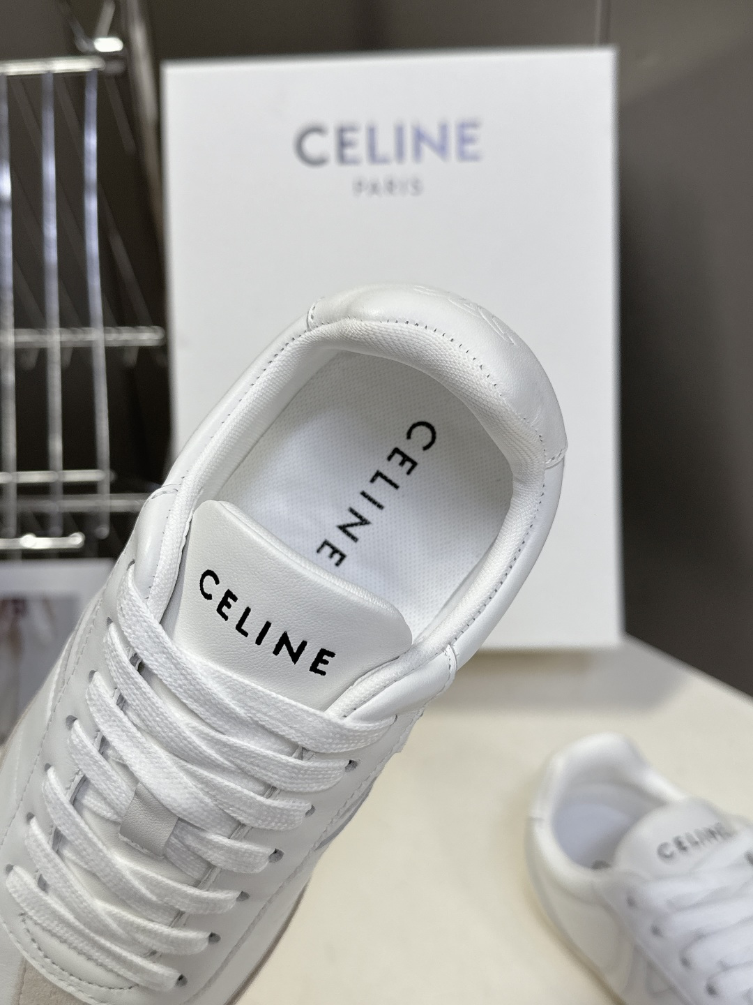 男装➕20 Celine思琳最新情侣款休闲鞋德训运动鞋 小白鞋，专柜7000RMB购入开发 充满街头感的