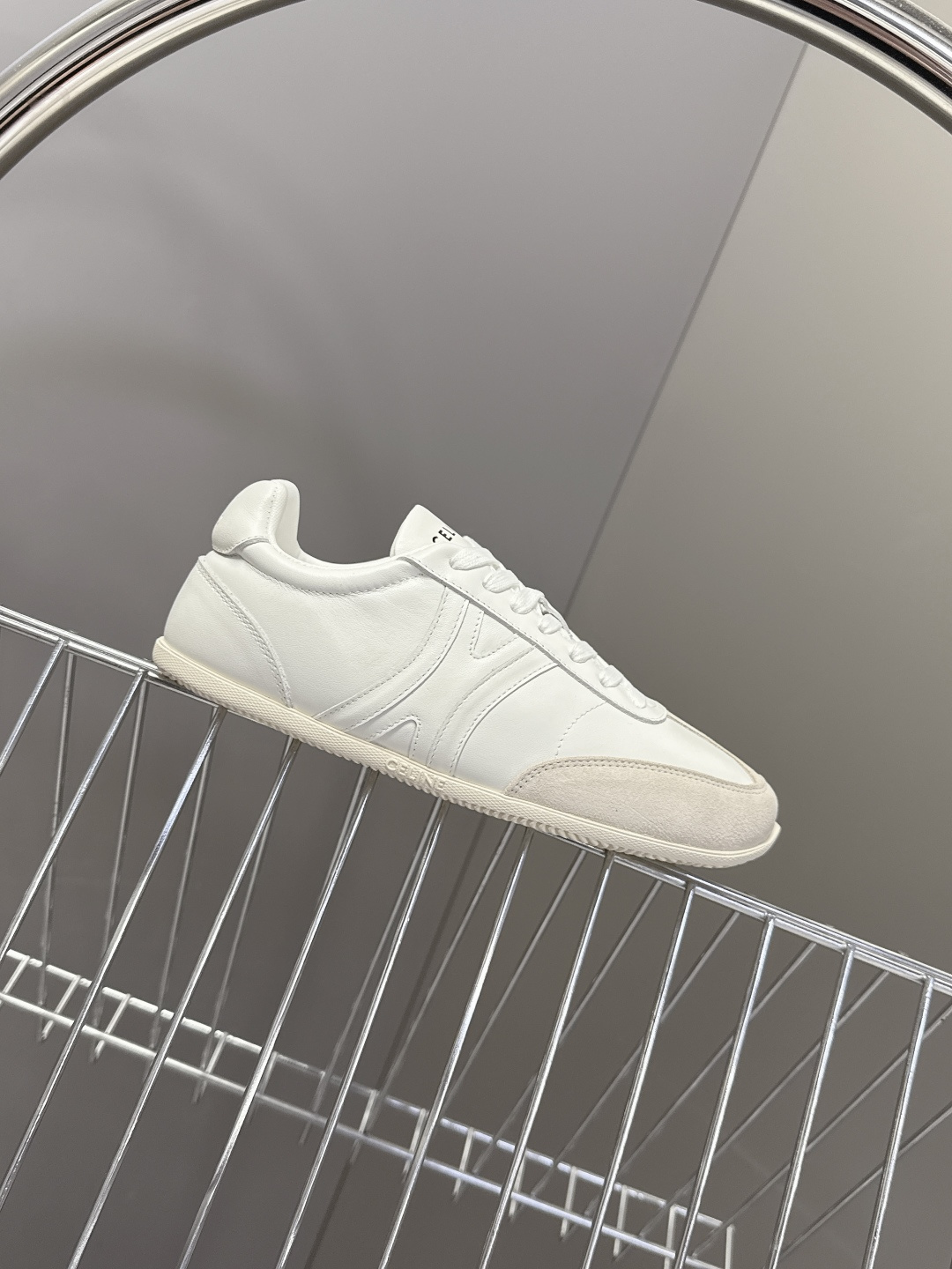 男装➕20 Celine思琳最新情侣款休闲鞋德训运动鞋 小白鞋，专柜7000RMB购入开发 充满街头感的