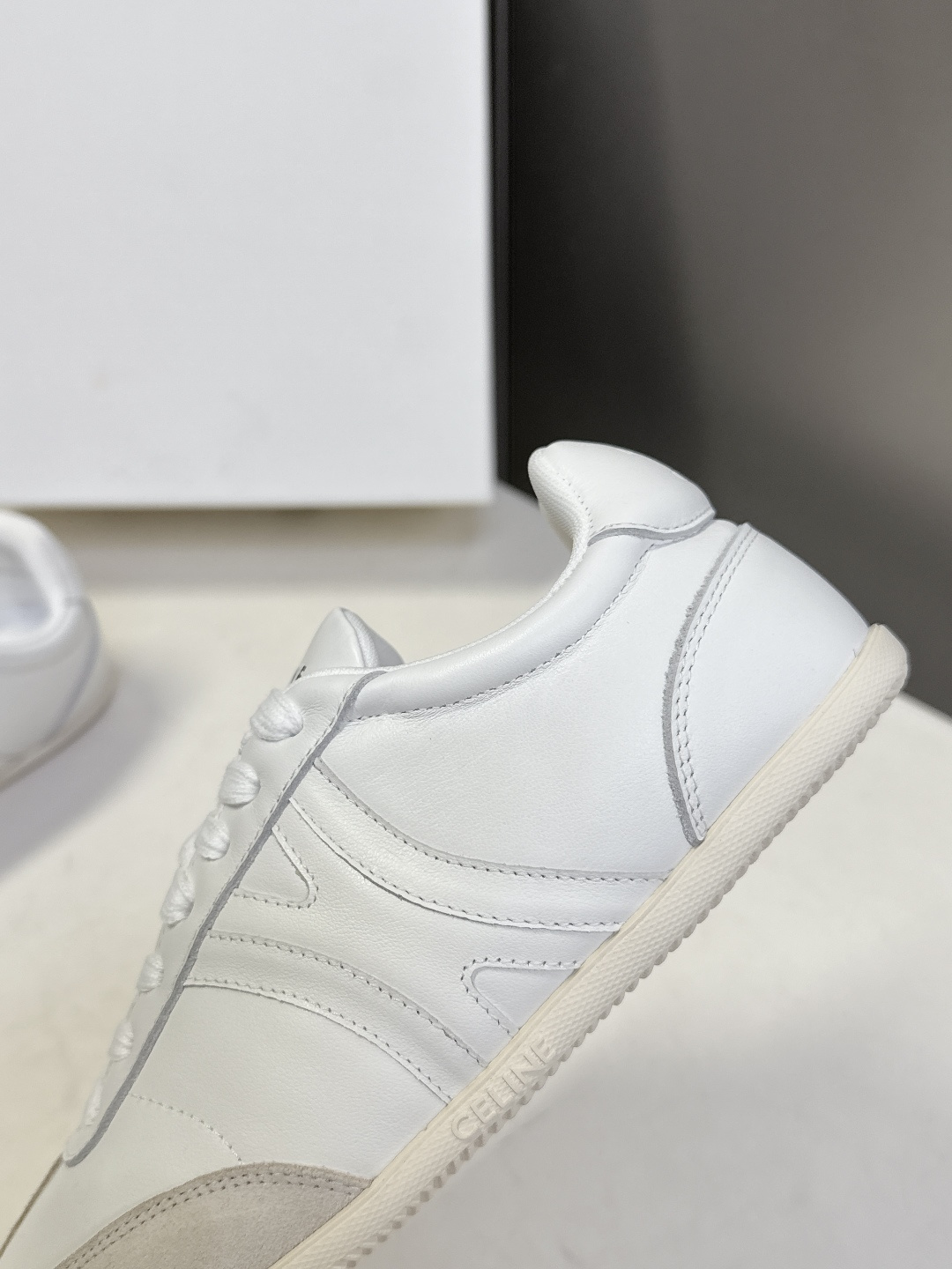 男装➕20 Celine思琳最新情侣款休闲鞋德训运动鞋 小白鞋，专柜7000RMB购入开发 充满街头感的