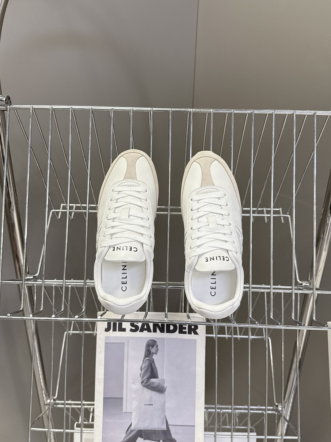 男装➕20 Celine思琳最新情侣款休闲鞋德训运动鞋 小白鞋，专柜7000RMB购入开发 充满街头感的