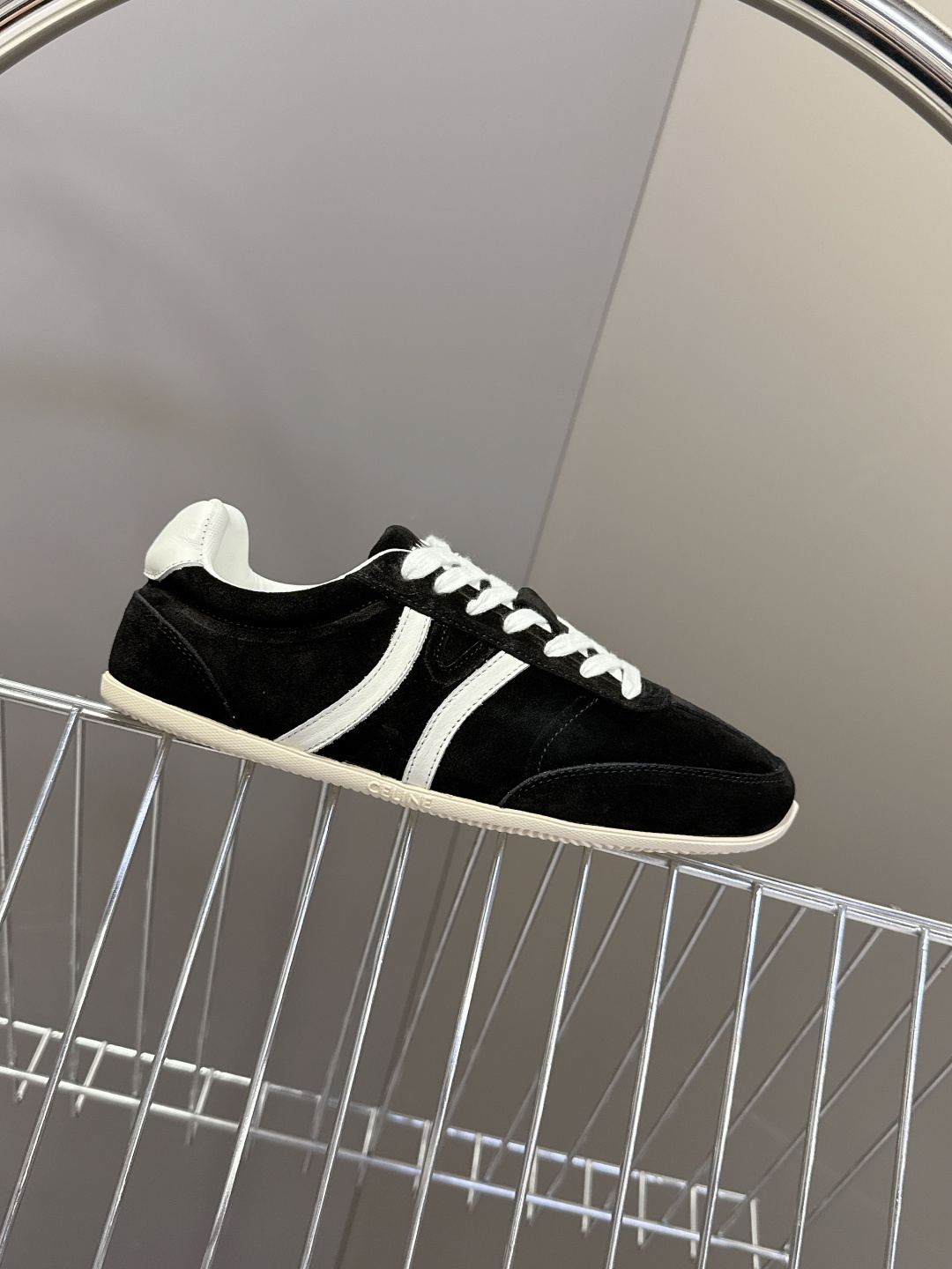 男装➕20 Celine思琳最新情侣款休闲鞋德训运动鞋 小白鞋，专柜7000RMB购入开发 充满街头感的