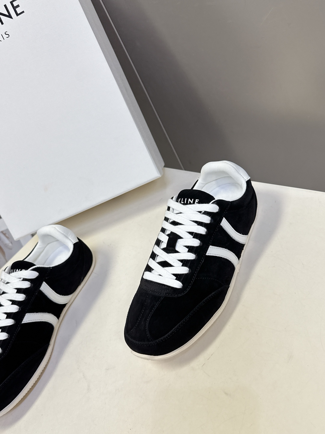 男装➕20 Celine思琳最新情侣款休闲鞋德训运动鞋 小白鞋，专柜7000RMB购入开发 充满街头感的