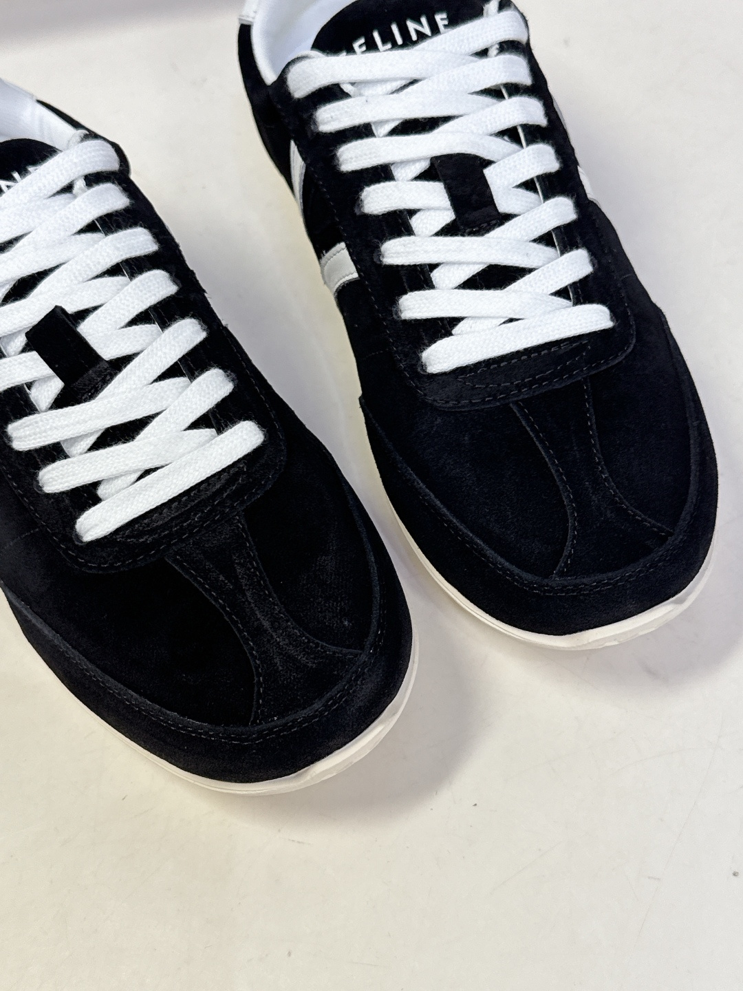 男装➕20 Celine思琳最新情侣款休闲鞋德训运动鞋 小白鞋，专柜7000RMB购入开发 充满街头感的