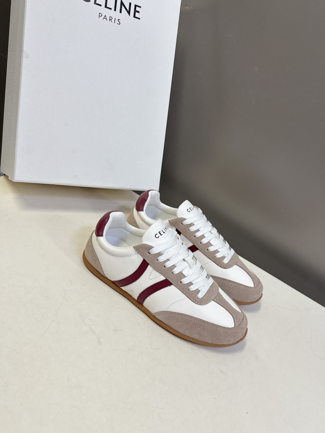 男装➕20 Celine思琳最新情侣款休闲鞋德训运动鞋 小白鞋，专柜7000RMB购入开发 充满街头感的