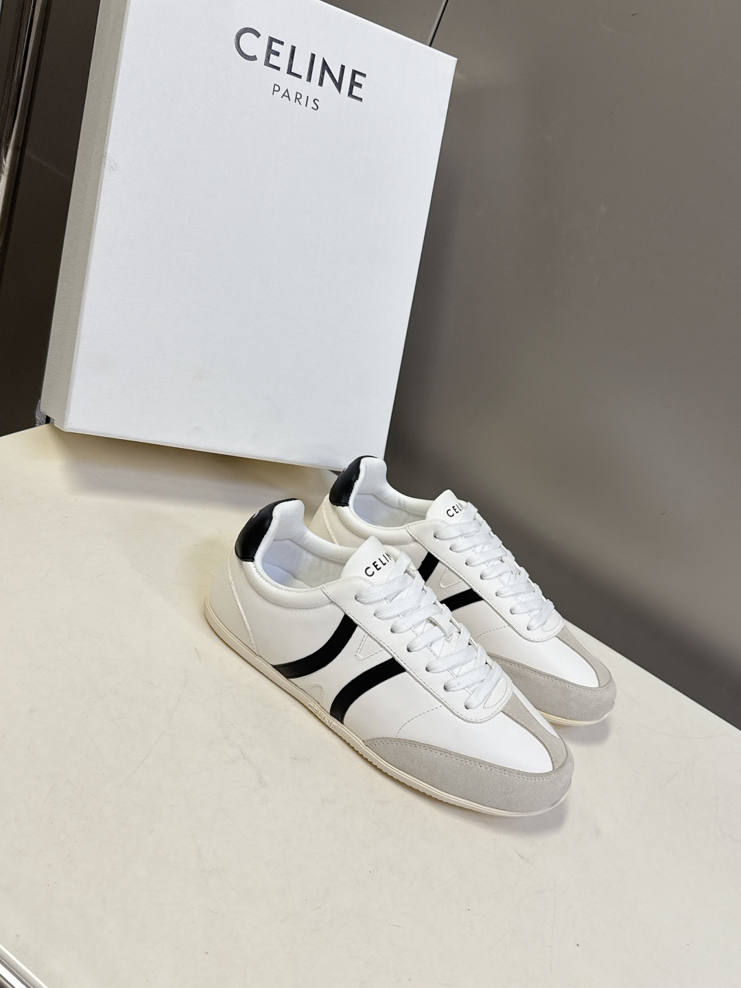 男装➕20 Celine思琳最新情侣款休闲鞋德训运动鞋 小白鞋，专柜7000RMB购入开发 充满街头感的