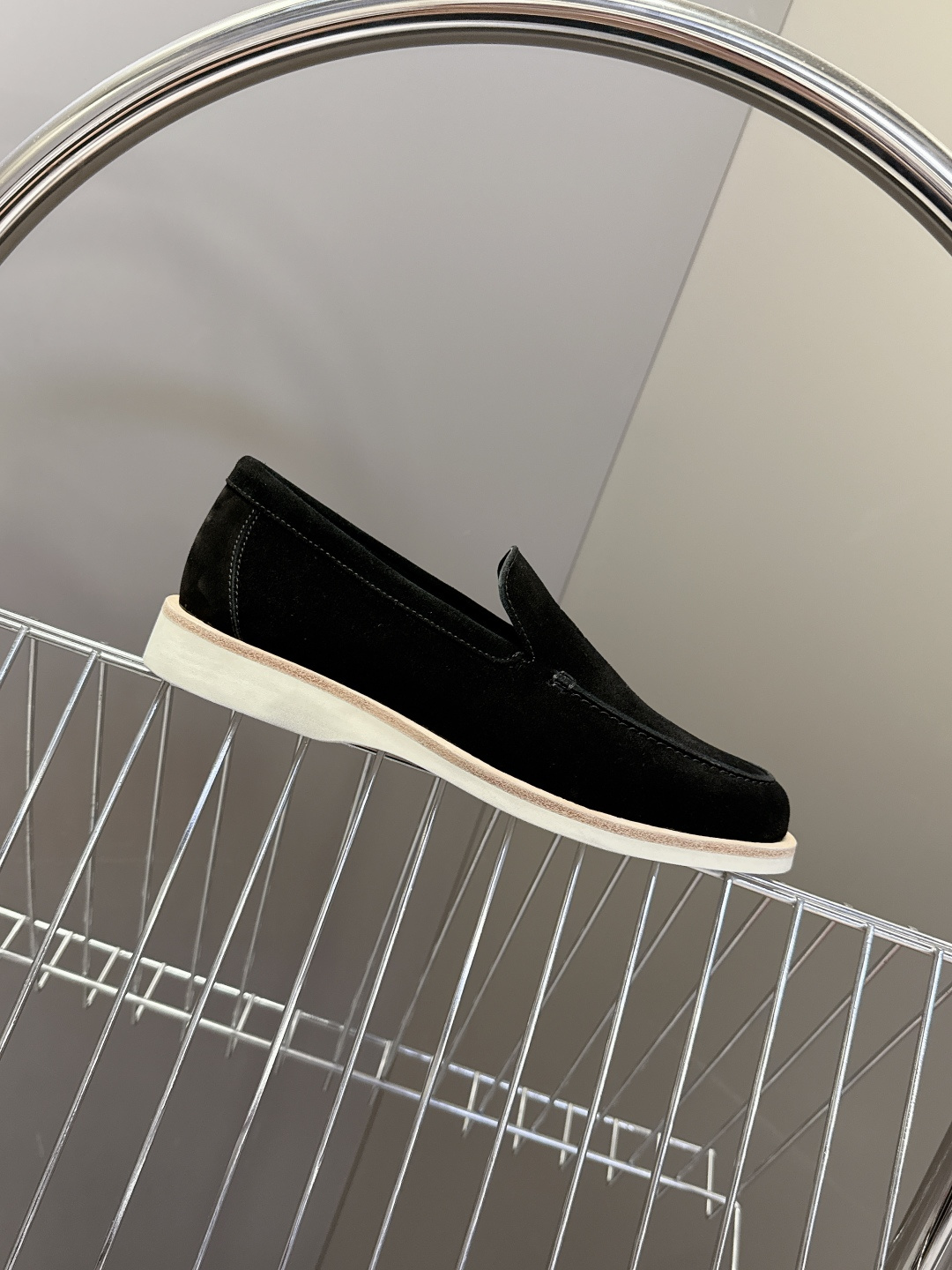 爱马仕HERMES春夏最新情侣款老钱风 乐福鞋超多明星网红种草 各大博‮都主‬有‮荐推‬的 经典永不褪色