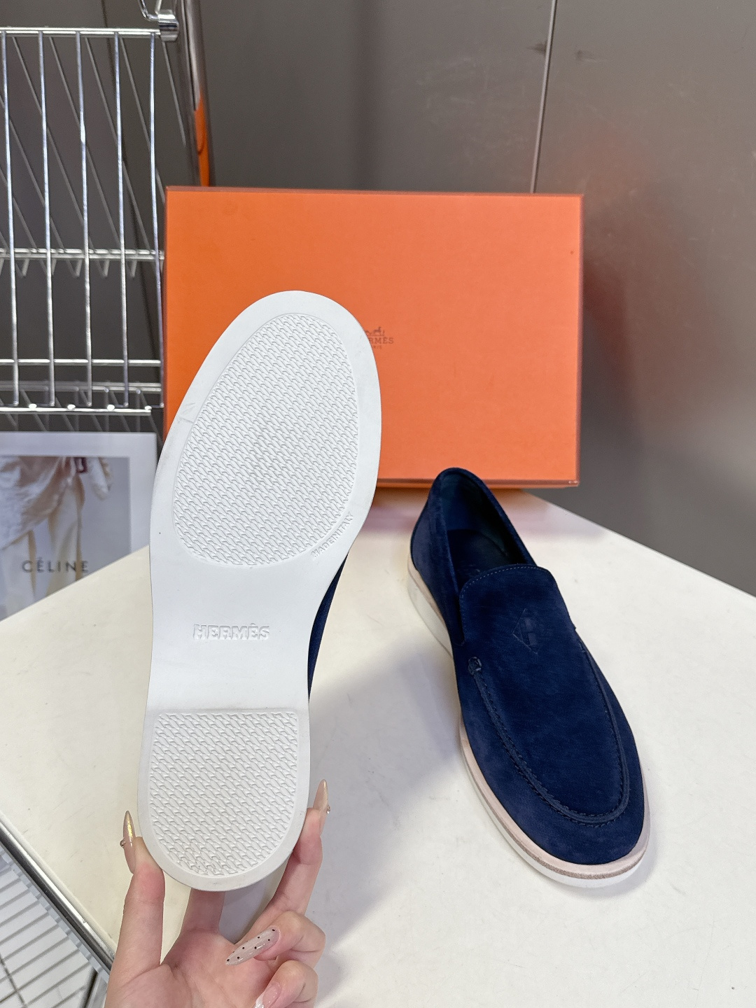 爱马仕HERMES春夏最新情侣款老钱风 乐福鞋超多明星网红种草 各大博‮都主‬有‮荐推‬的 经典永不褪色