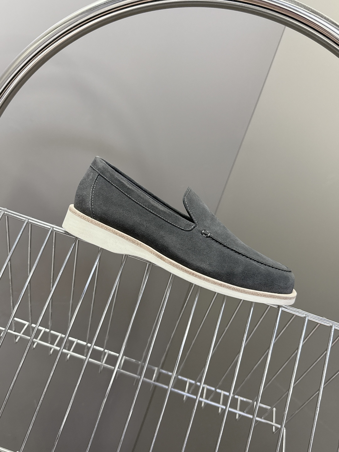 爱马仕HERMES春夏最新情侣款老钱风 乐福鞋超多明星网红种草 各大博‮都主‬有‮荐推‬的 经典永不褪色