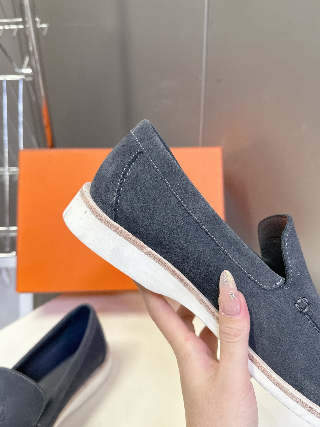 爱马仕HERMES春夏最新情侣款老钱风 乐福鞋超多明星网红种草 各大博‮都主‬有‮荐推‬的 经典永不褪色