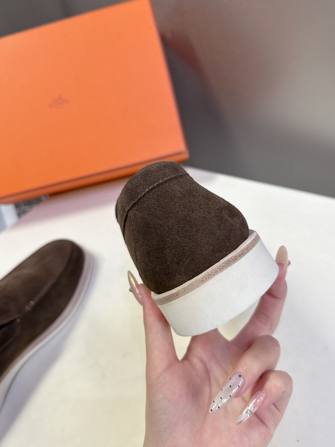 爱马仕HERMES春夏最新情侣款老钱风 乐福鞋超多明星网红种草 各大博‮都主‬有‮荐推‬的 经典永不褪色