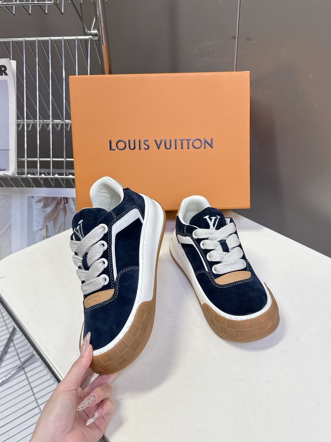 Louis Vuitton 路易威登最新情侣款 饼干鞋休闲鞋 超多明星时尚博主种草 原版购入开发 细节完