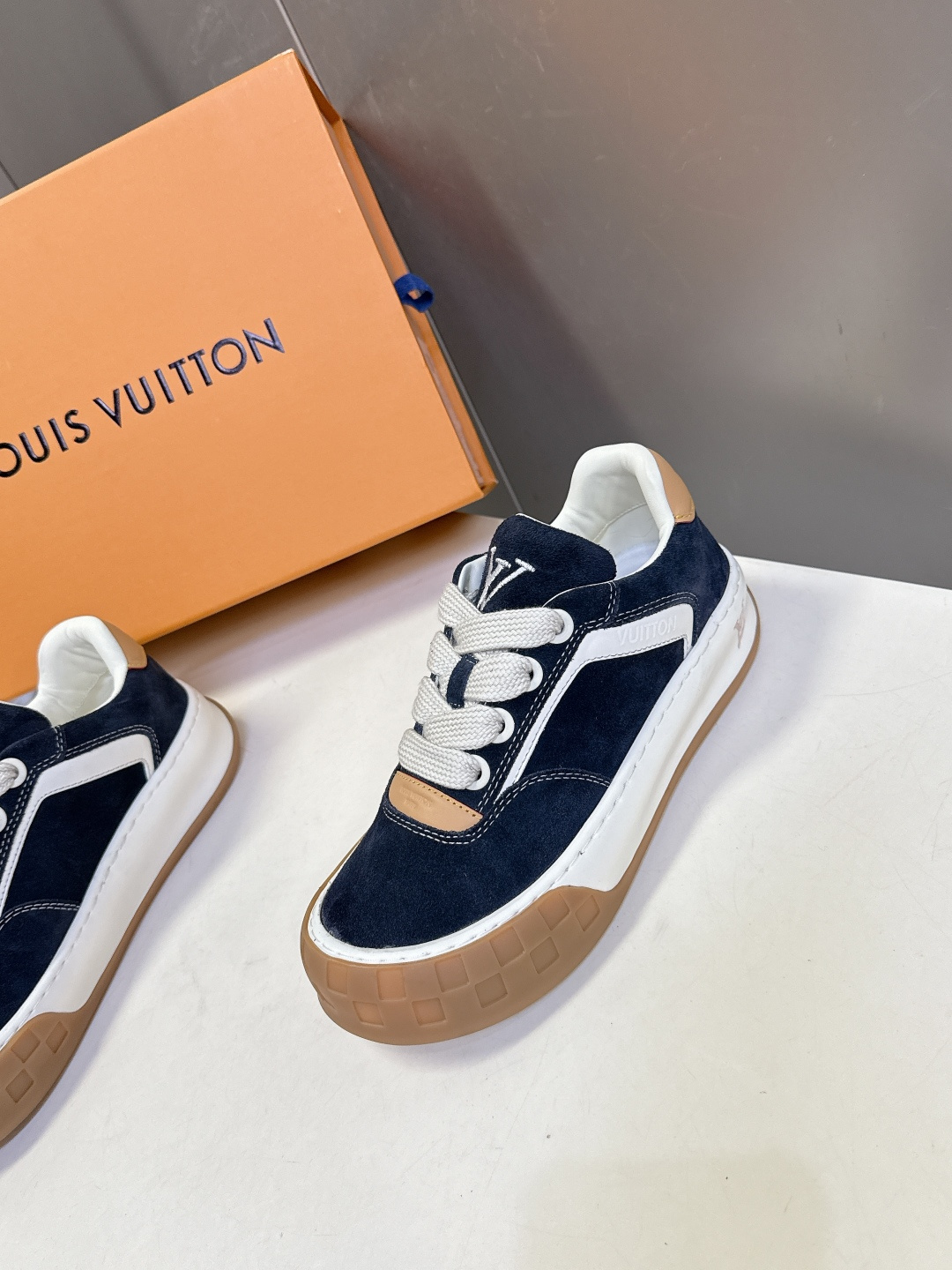 Louis Vuitton 路易威登最新情侣款 饼干鞋休闲鞋 超多明星时尚博主种草 原版购入开发 细节完