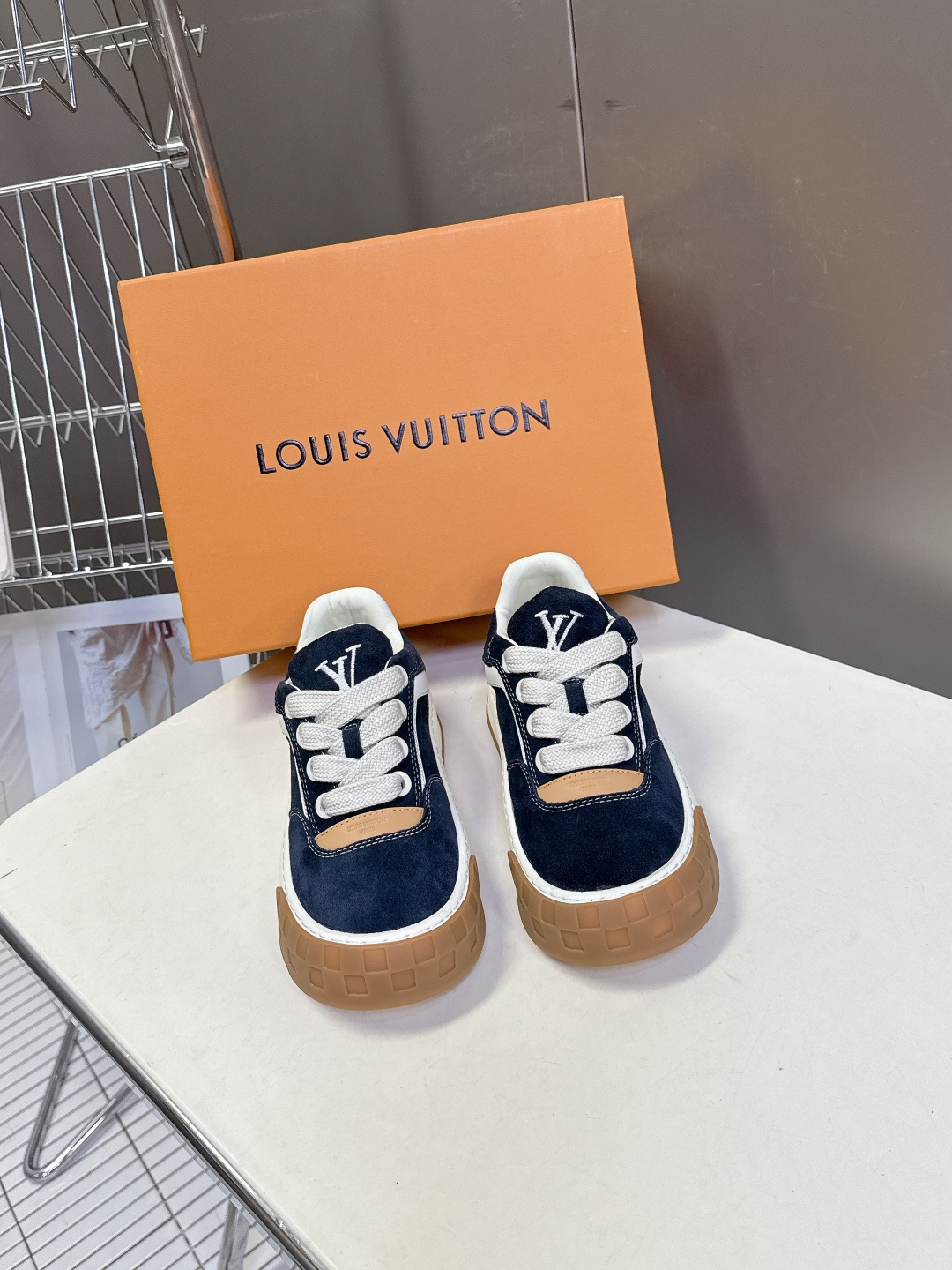 Louis Vuitton 路易威登最新情侣款 饼干鞋休闲鞋 超多明星时尚博主种草 原版购入开发 细节完