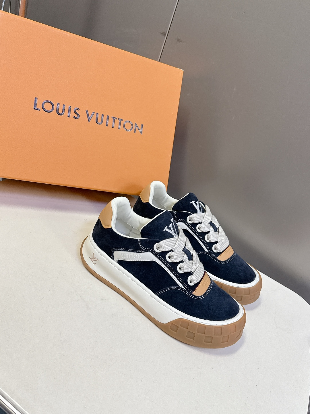 Louis Vuitton 路易威登最新情侣款 饼干鞋休闲鞋 超多明星时尚博主种草 原版购入开发 细节完