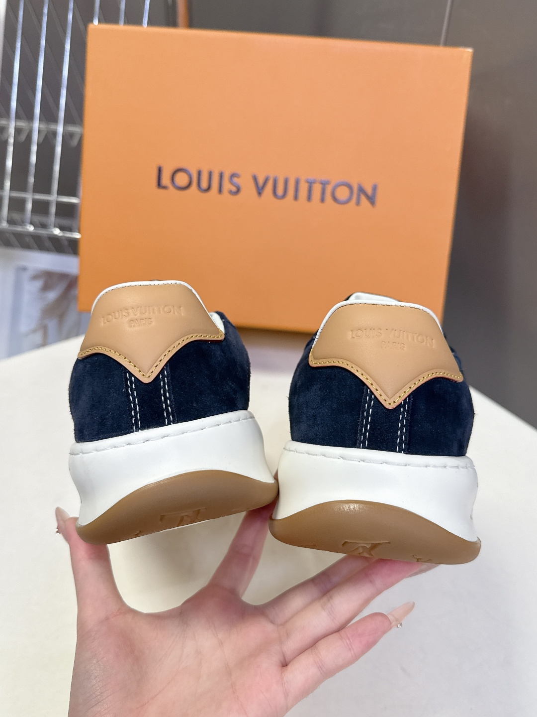 Louis Vuitton 路易威登最新情侣款 饼干鞋休闲鞋 超多明星时尚博主种草 原版购入开发 细节完