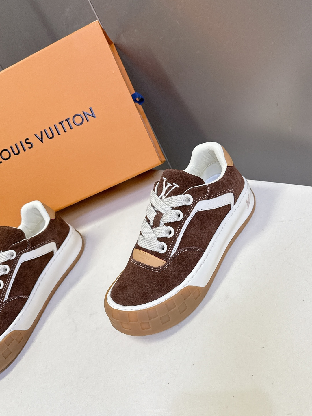 Louis Vuitton 路易威登最新情侣款 饼干鞋休闲鞋 超多明星时尚博主种草 原版购入开发 细节完